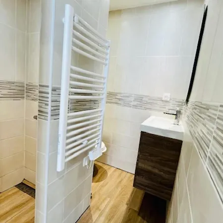 Apartman Luminous Cocoon In *