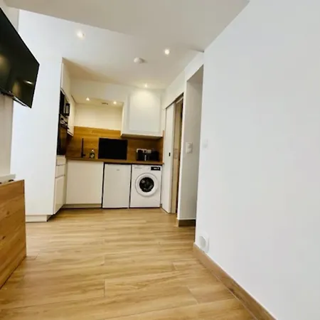 Luminous Cocoon In Apartman La Rochelle