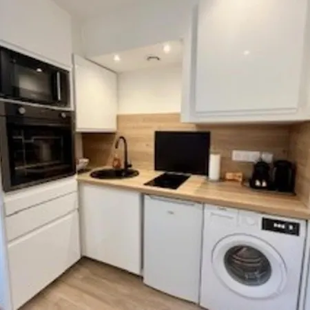 Luminous Cocoon In Apartman La Rochelle