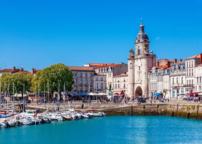 Luminous Cocoon In לה רושל