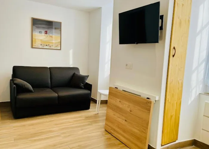 דירה Luminous Cocoon In *